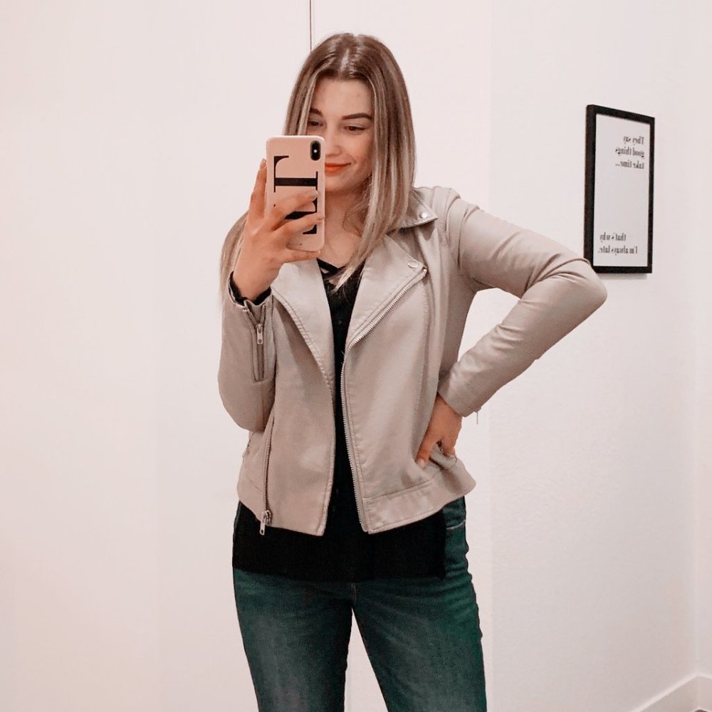 🌸 3/$50 LIGHT TAUPE FAUX LEATHER JACKET